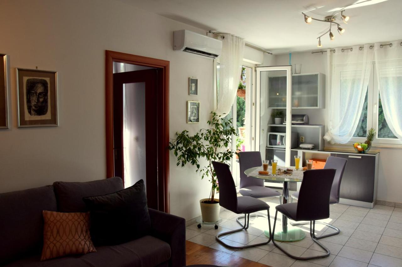 Apartment Marimar, Beachfront 1St Row Сплит Екстериор снимка