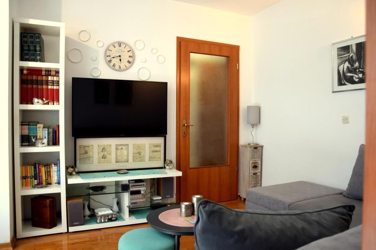 Apartment Marimar, Beachfront 1St Row Сплит Екстериор снимка