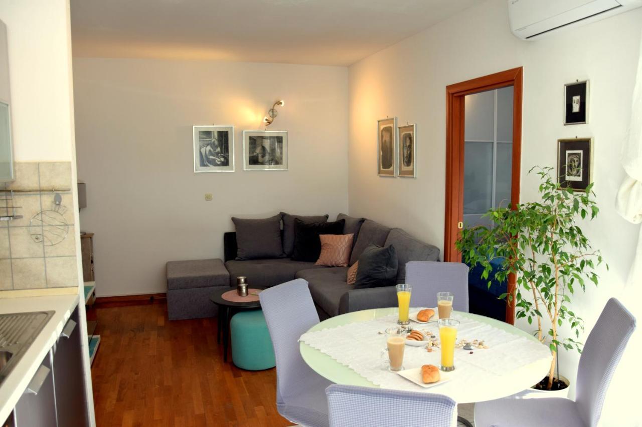 Apartment Marimar, Beachfront 1St Row Сплит Екстериор снимка