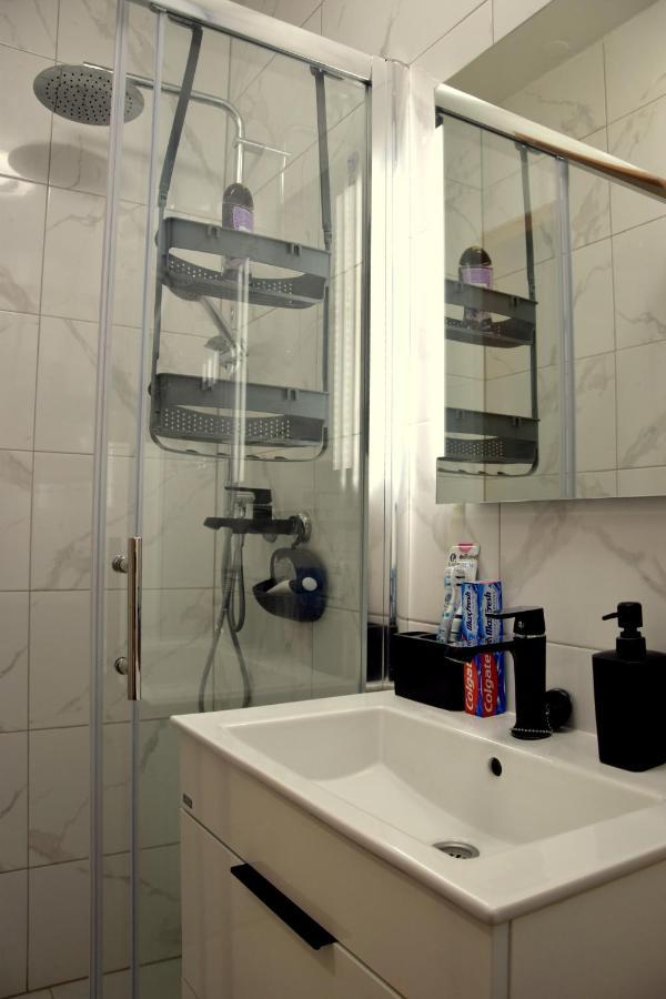 Apartment Marimar, Beachfront 1St Row Сплит Екстериор снимка