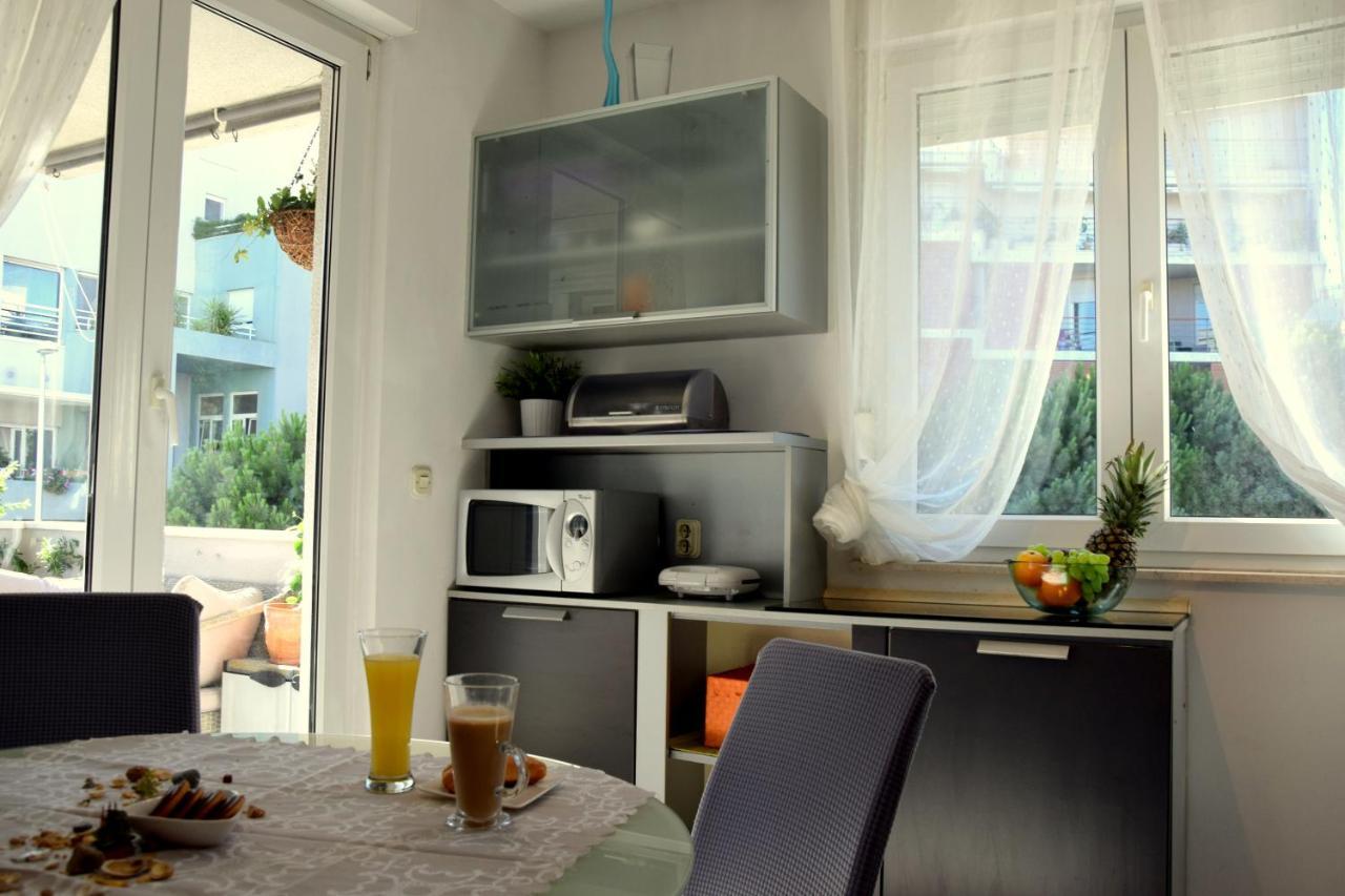 Apartment Marimar, Beachfront 1St Row Сплит Екстериор снимка