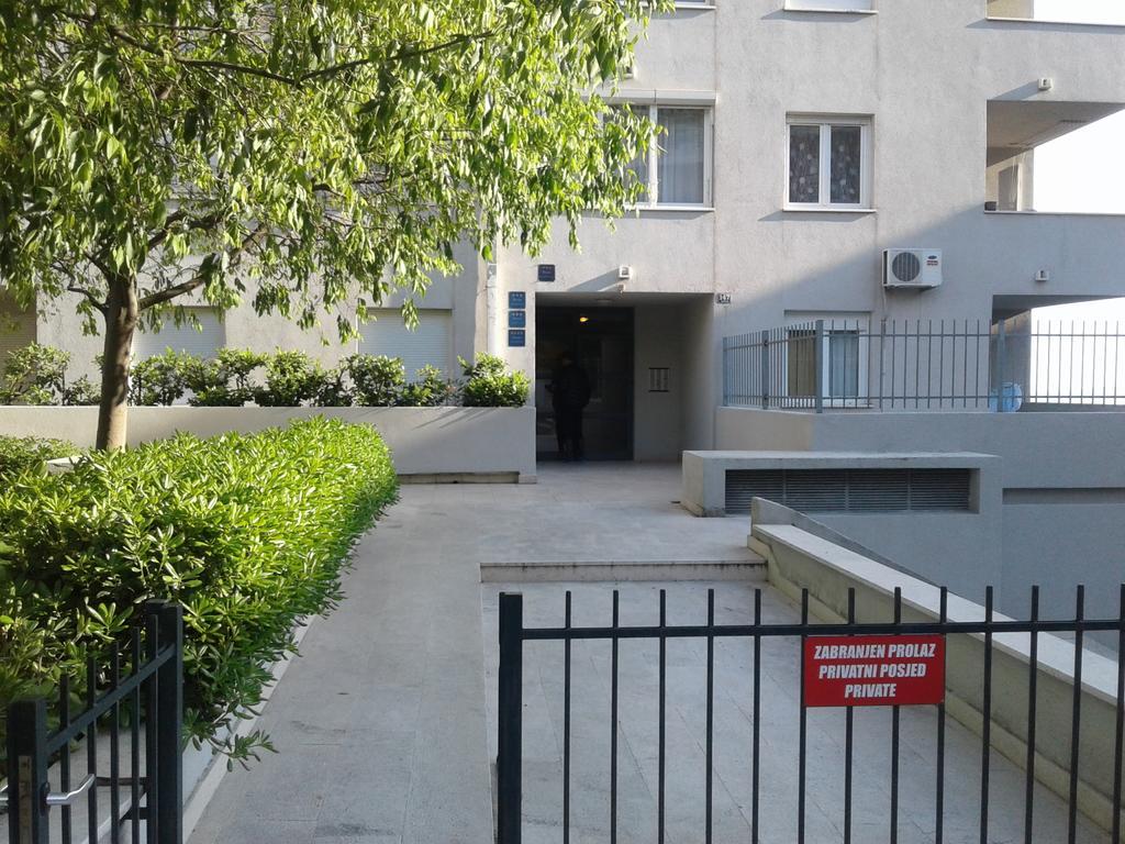 Apartment Marimar, Beachfront 1St Row Сплит Екстериор снимка